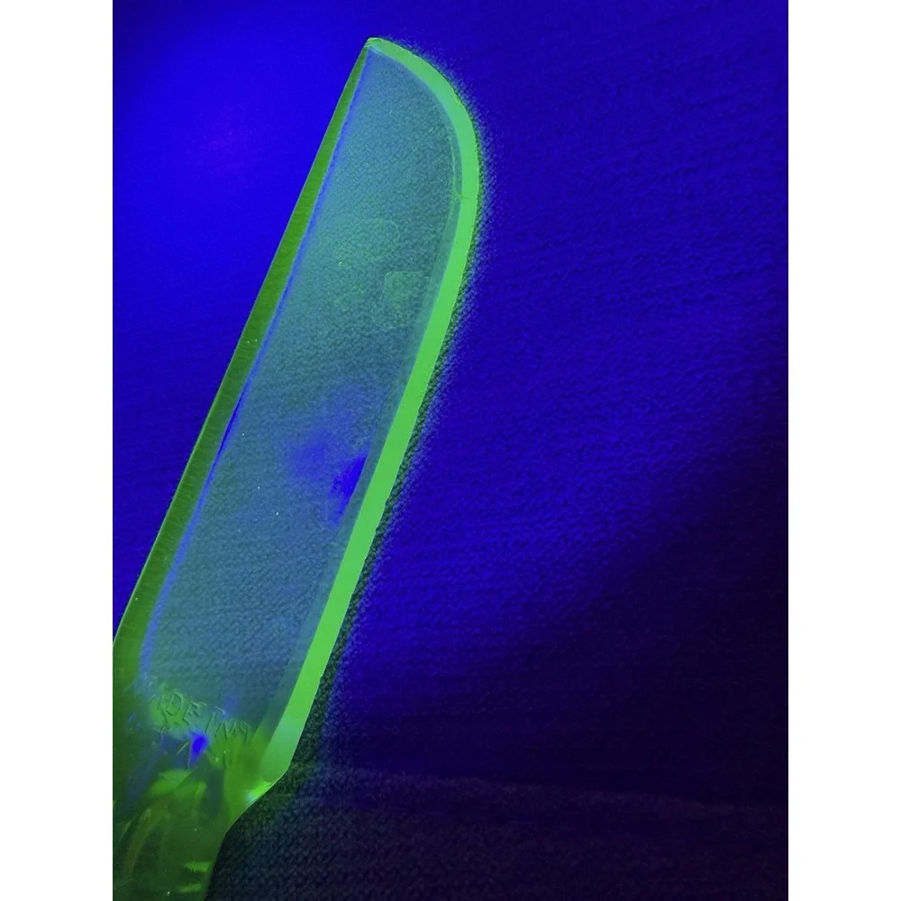 DUR-X Uranium Green Glass Fruit & Cake Knife Slicer 8.5 GLOWS USA Vintage